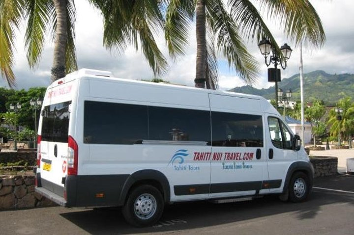 Shared departure transfer to Papeete Airport